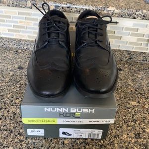 Nun Bush Decker wingtip black Oxford sz 7M